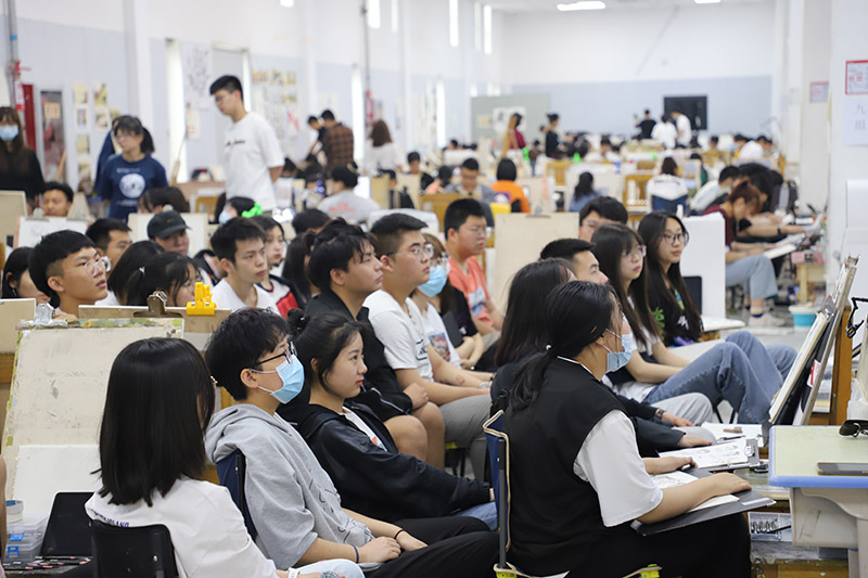 九大美院和六大艺术学院有哪些区别？