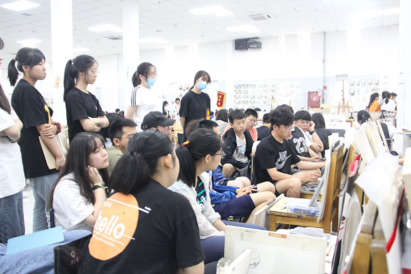 色彩静物构图、用笔、塑造时要注意什么？