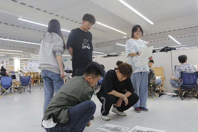 美术艺考集训-如何把握好素描中的构图关系