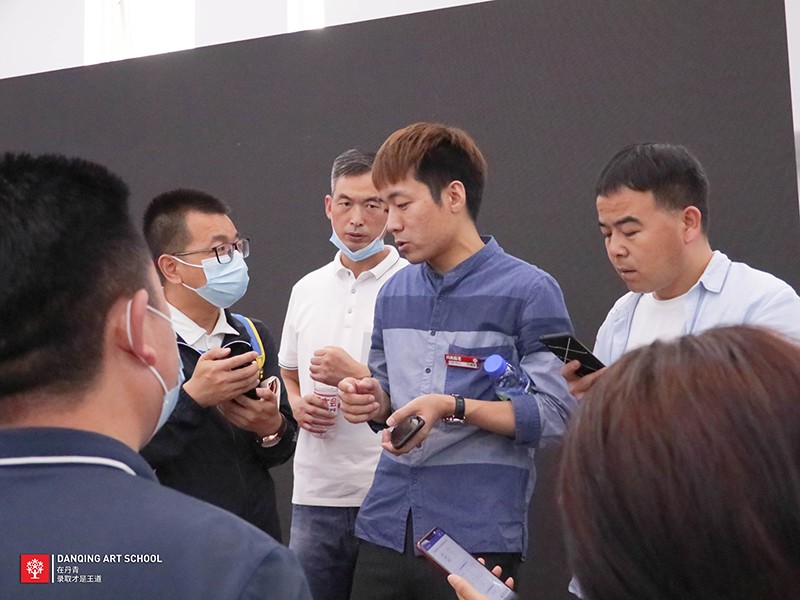 丹青易考联合析美易考开展志愿填报规划会