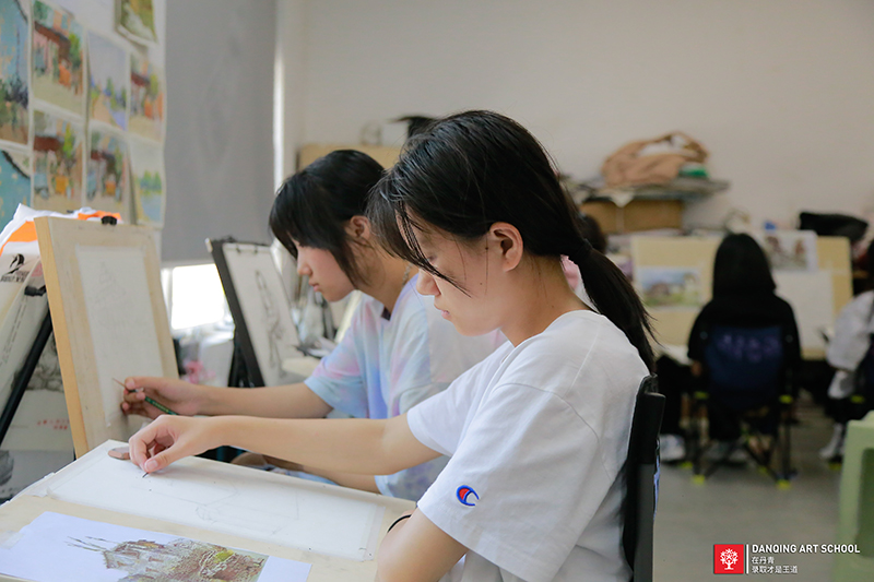 【西安画室】美术生如何判断自己适合学设计还是造型？