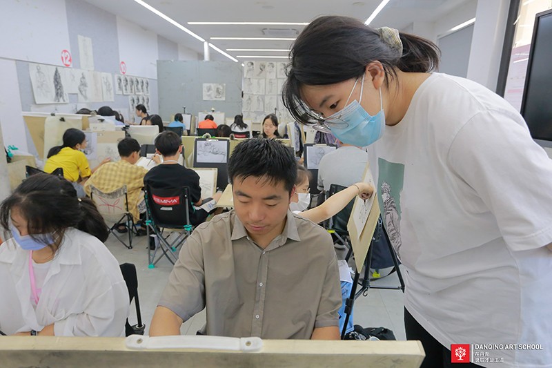 【西安画室】什么样的美术生适合参加校考