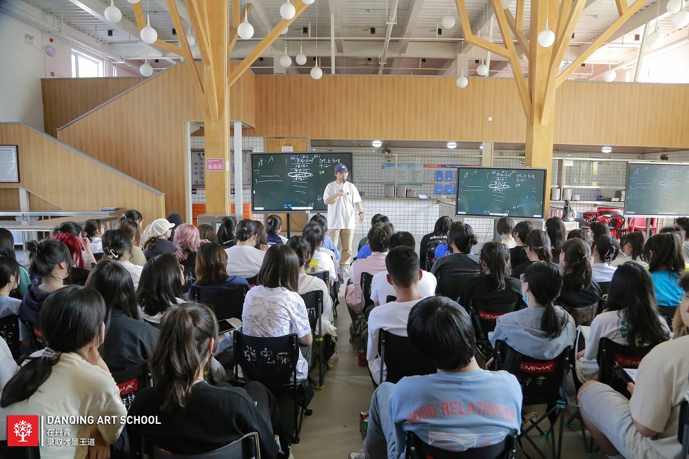 工艺美术相关课程及就业前景