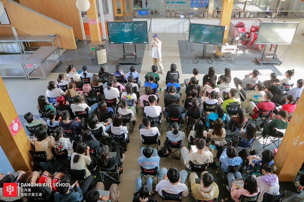 工艺美术相关课程及就业前景