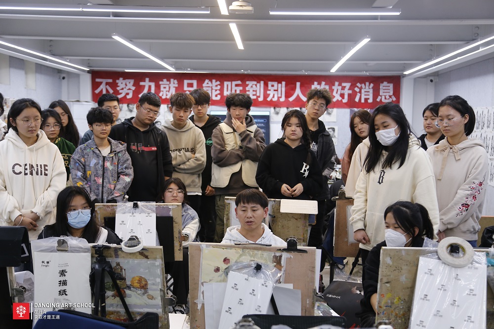 【人物速写】想要画得像，除了五官，四肢动态也很重要 ！