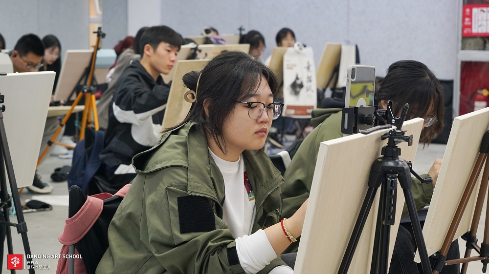综合类院校相比艺术类院校升学考研方面